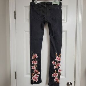 Off-White Main Label c/o Virgil Abloh Floral Embroidered Skinny Jeans.